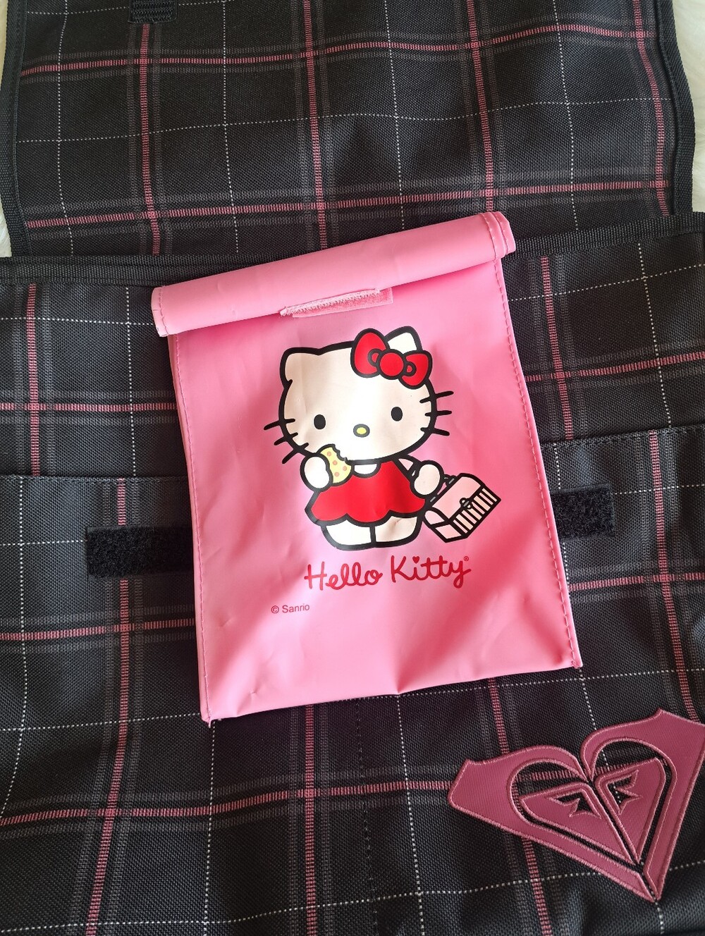 Hello Kitty Lunch Bag + Lg Roxy Messenger Bag - Picture 2 of 14